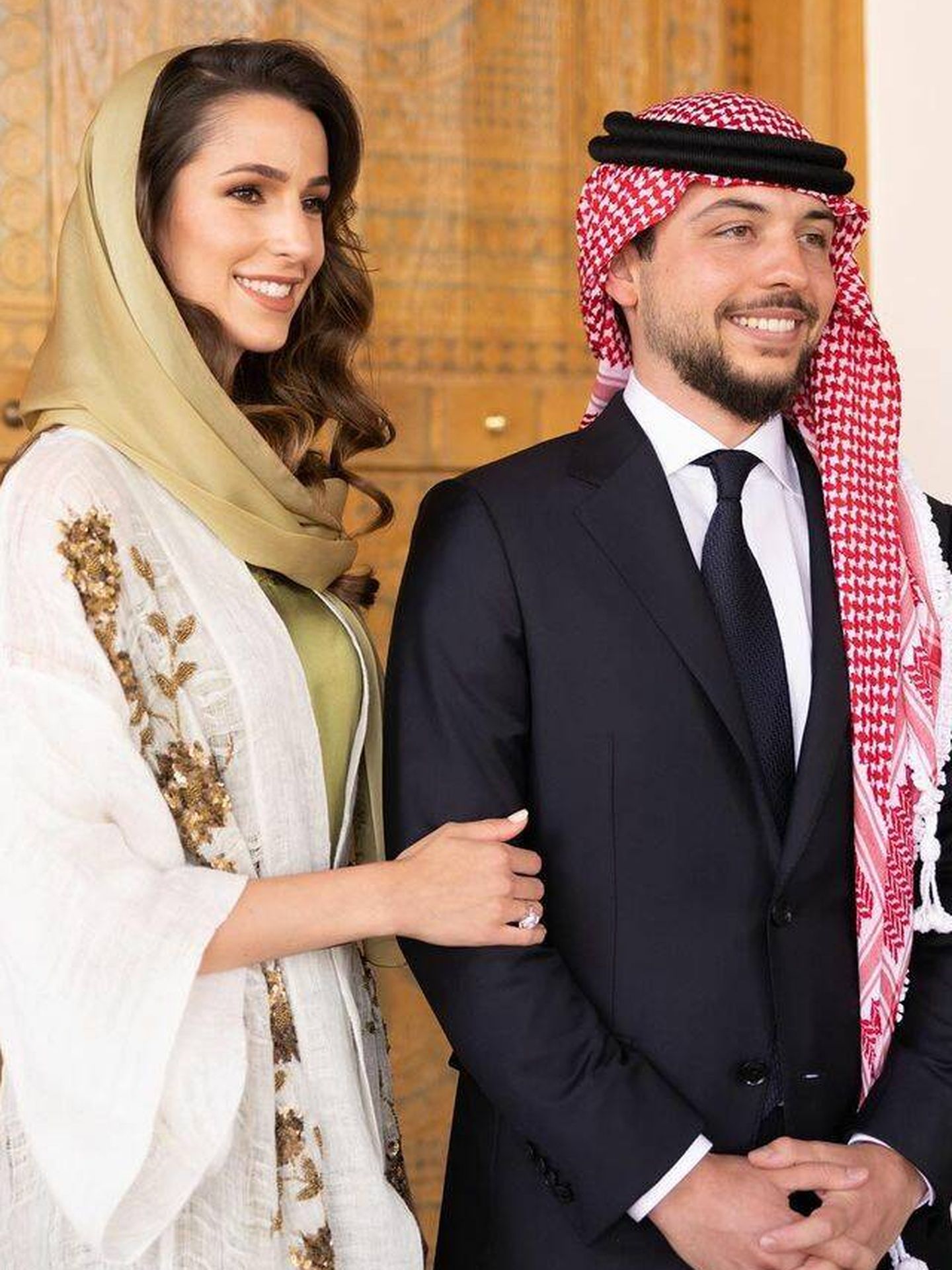 Hussein y su futura esposa, en una imagen oficial. (RR.SS.)