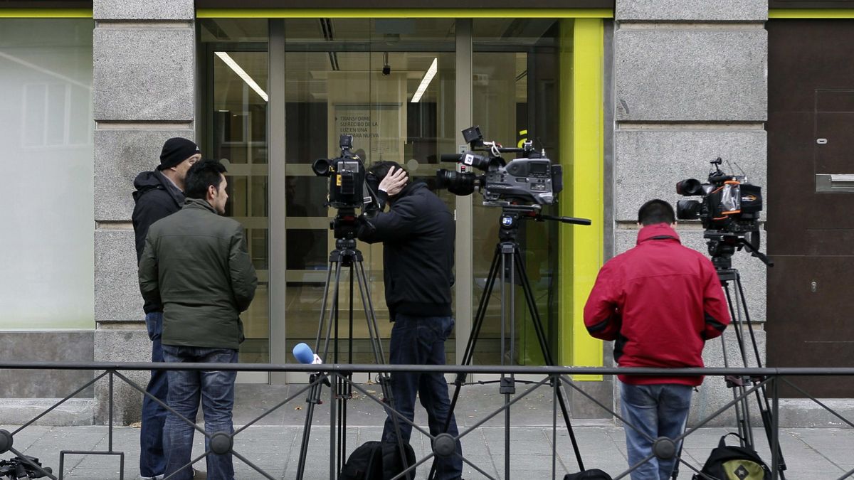 El contrainforme: Bankia pasó de ganar 300 millones a perder 3.000 por la economía