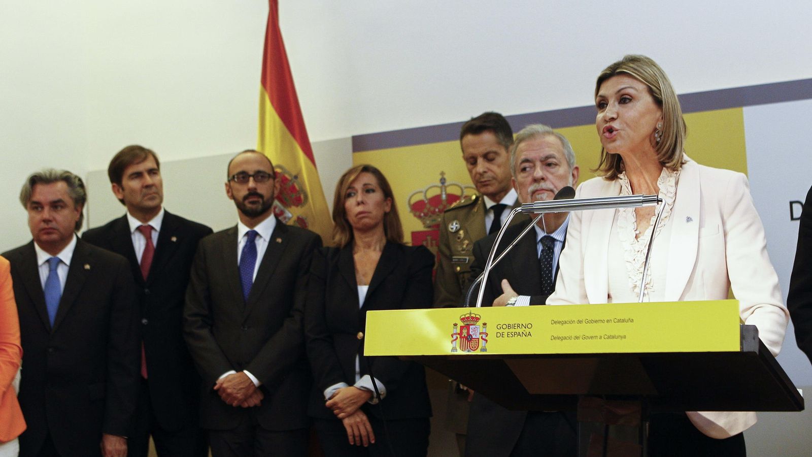 Foto: La delegada del Gobierno en Cataluña, Llanos de Luna (d). (EFE)