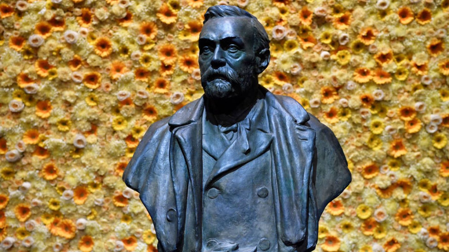 Busto del fundador de los Premios Nobel, Alfred Nobel. (Reuters)