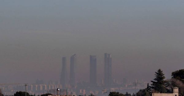 Foto: El 'smog' de Madrid (EFE)