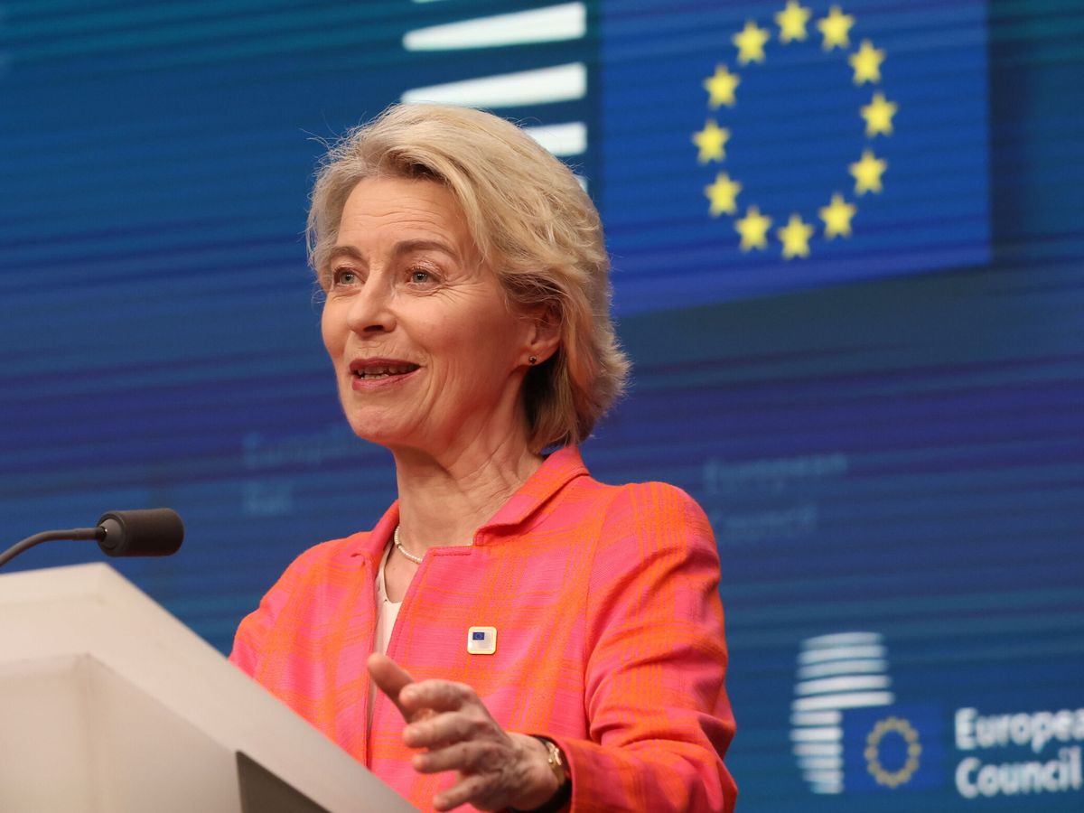 Foto: La presidenta de la Comisión Europea, Ursula Von der Leyen. (EFE/Oliver Hoslet)