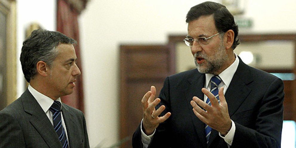 Foto: Urkullu amenaza con romper con Zapatero mientras se acerca a Rajoy en secreto