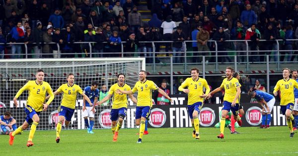 Foto: Jugadores de Suecia celebran el triunfo logrado ante Italia. (EFE)
