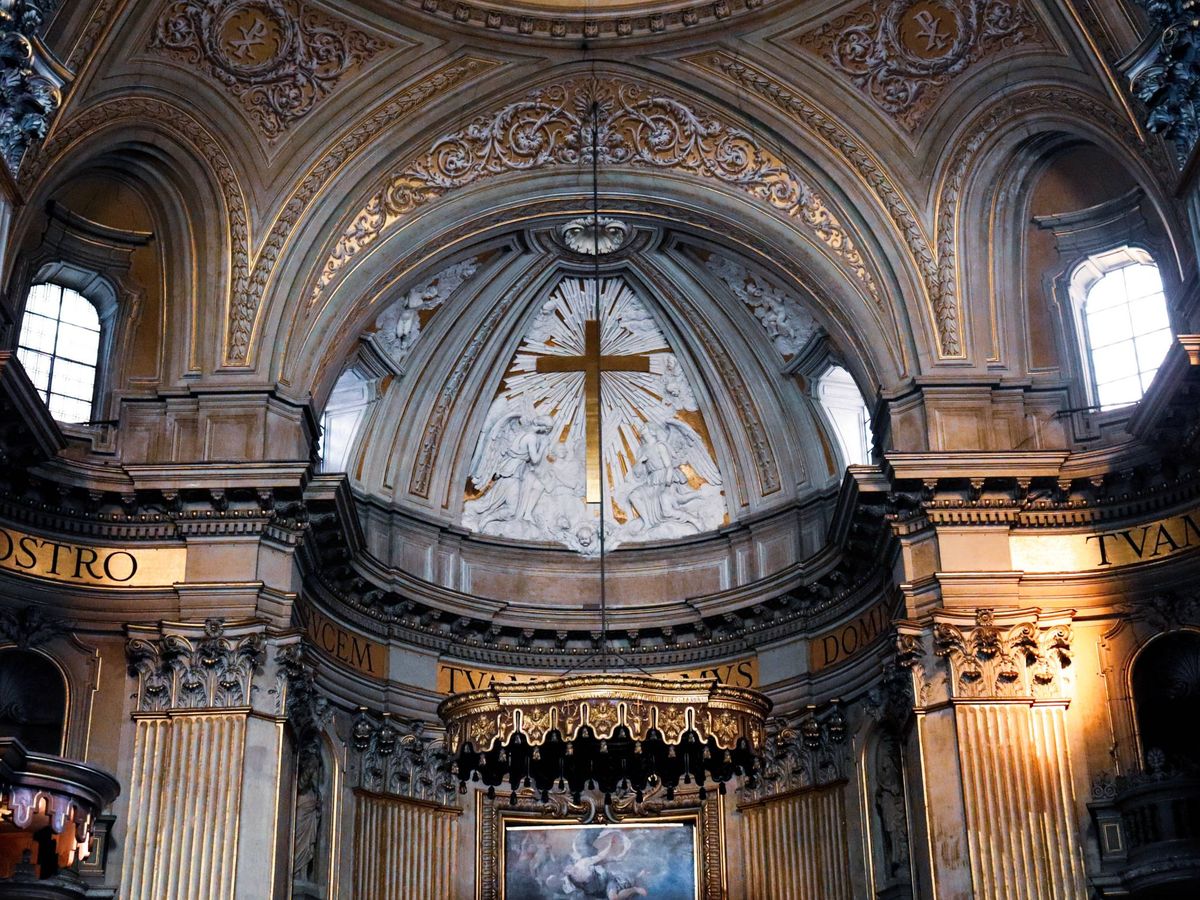 Foto: Interior de una iglesia en Roma (Unsplash)